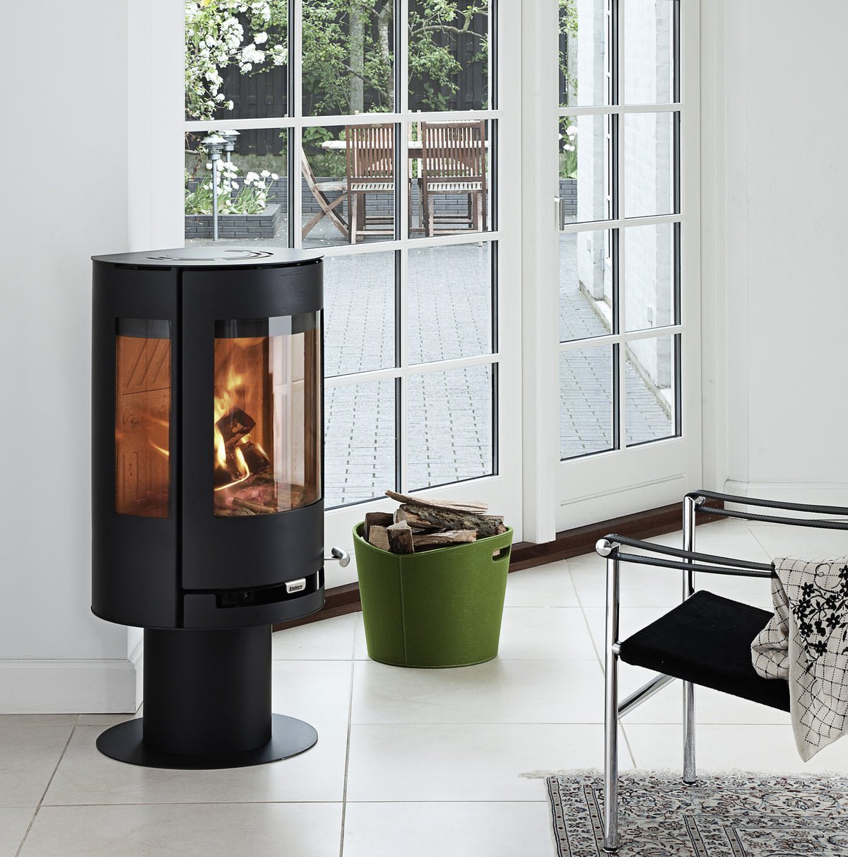 Aduro Kaminofen | Aduro 9.3 mit Sockel und 3 Scheiben | 6 kW – Ansicht 2